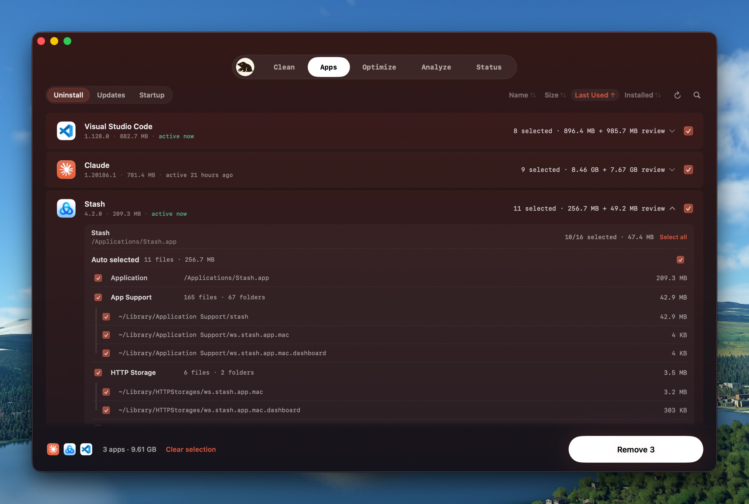 Software tab showing app updates, startup items, and uninstall controls